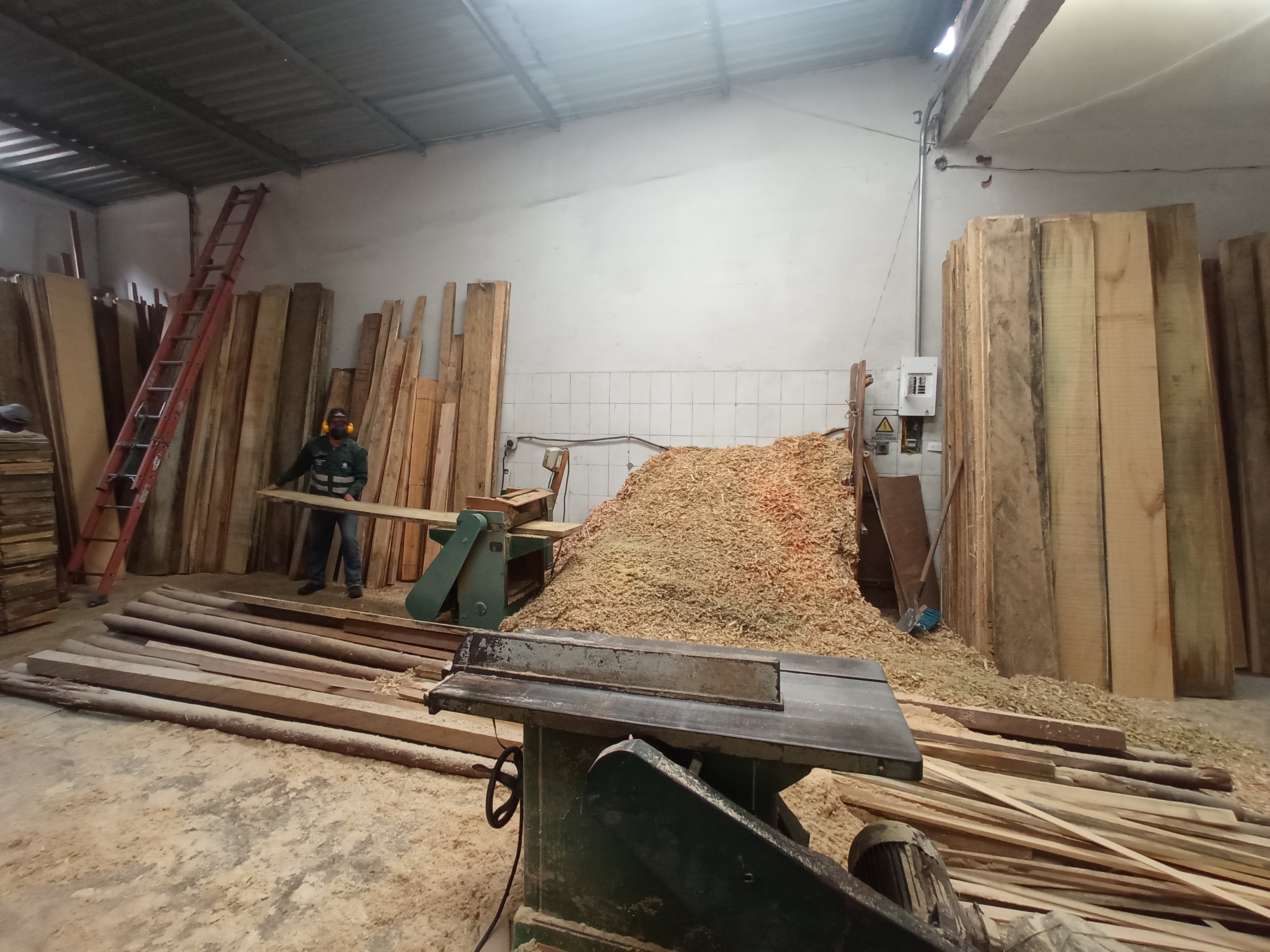 Madera preparada para trabajos de construcción